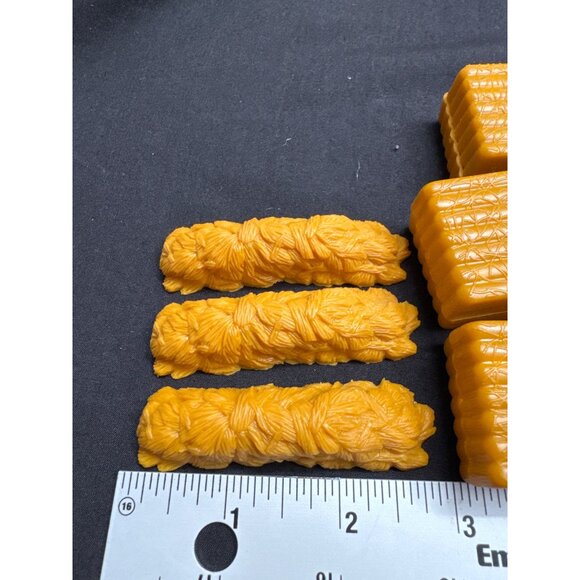 Vintage New Ray Farm 12 Piece Playset Accessories Bales Hay Feed Bags - Picture 3 of 8